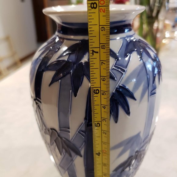 Chinoiserie White Porcelain Chinese Temple Jar - Picture 8 of 10